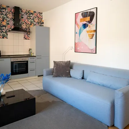 Blauwal - W14, Zentral In Bahnhofsnaehe, Balkon, Kueche *