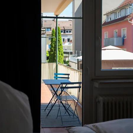 Blauwal - W14, Zentral In Bahnhofsnaehe, Balkon, Kueche *