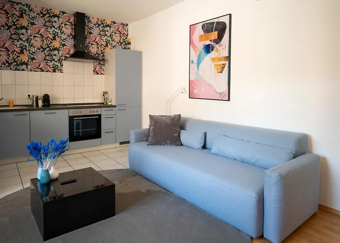 Blauwal - W14, Zentral In Bahnhofsnaehe, Balkon, Kueche *