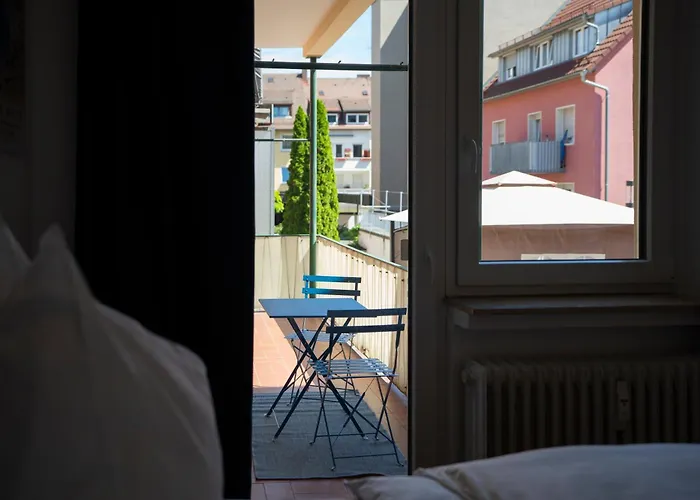 Blauwal - W14, Zentral In Bahnhofsnaehe, Balkon, Kueche *